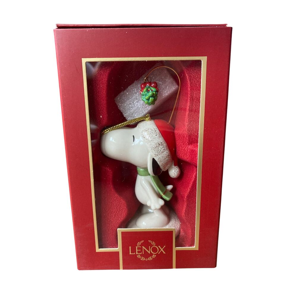 Lenox Peanuts Snoopy Under The Mistletoe 2022 Ornament *NEW IN BOX